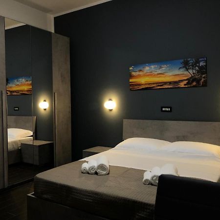 Hotel Neyra Beach Ріміні Екстер'єр фото